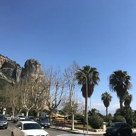 B E B Riviera Di Levante 3* 泰拉奇纳
