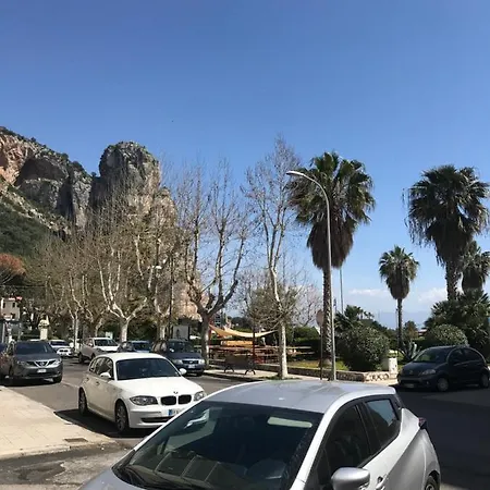 B E B Riviera Di Levante Oda ve Kahvaltı Terracina